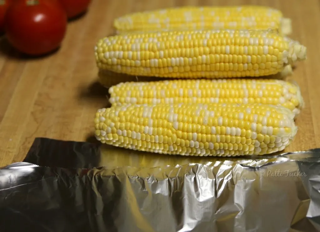 Delicious and Easy Seasoned Corn on the Cob