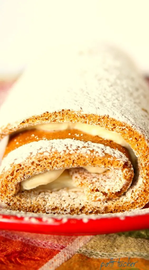 How to Make a Pumpkin Roll of Your Holiday Dreams