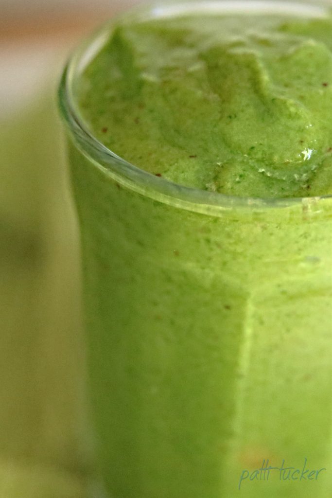 green smoothie in a glass