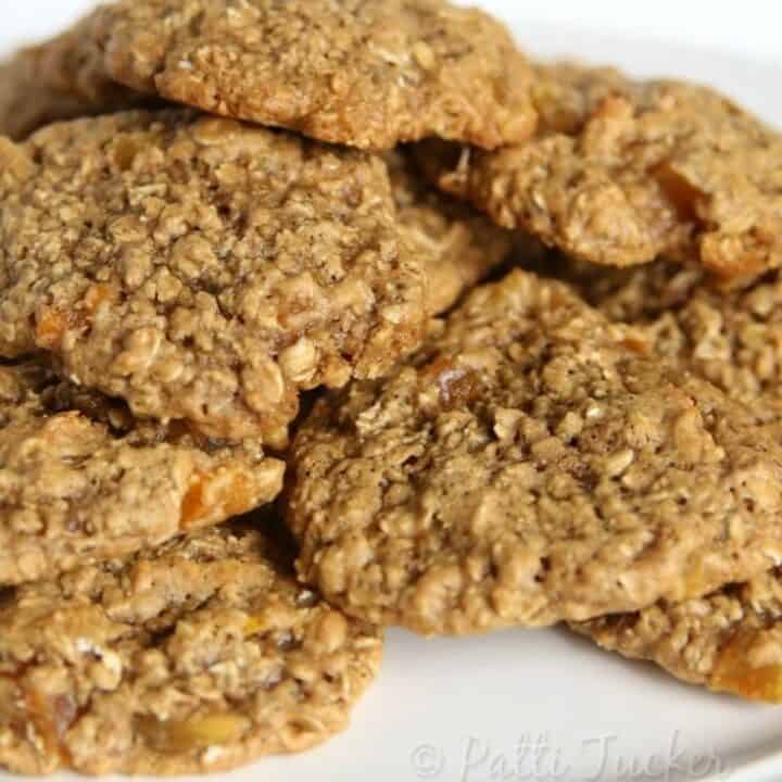 Perfect Oatmeal Cookies with Dried Apricots